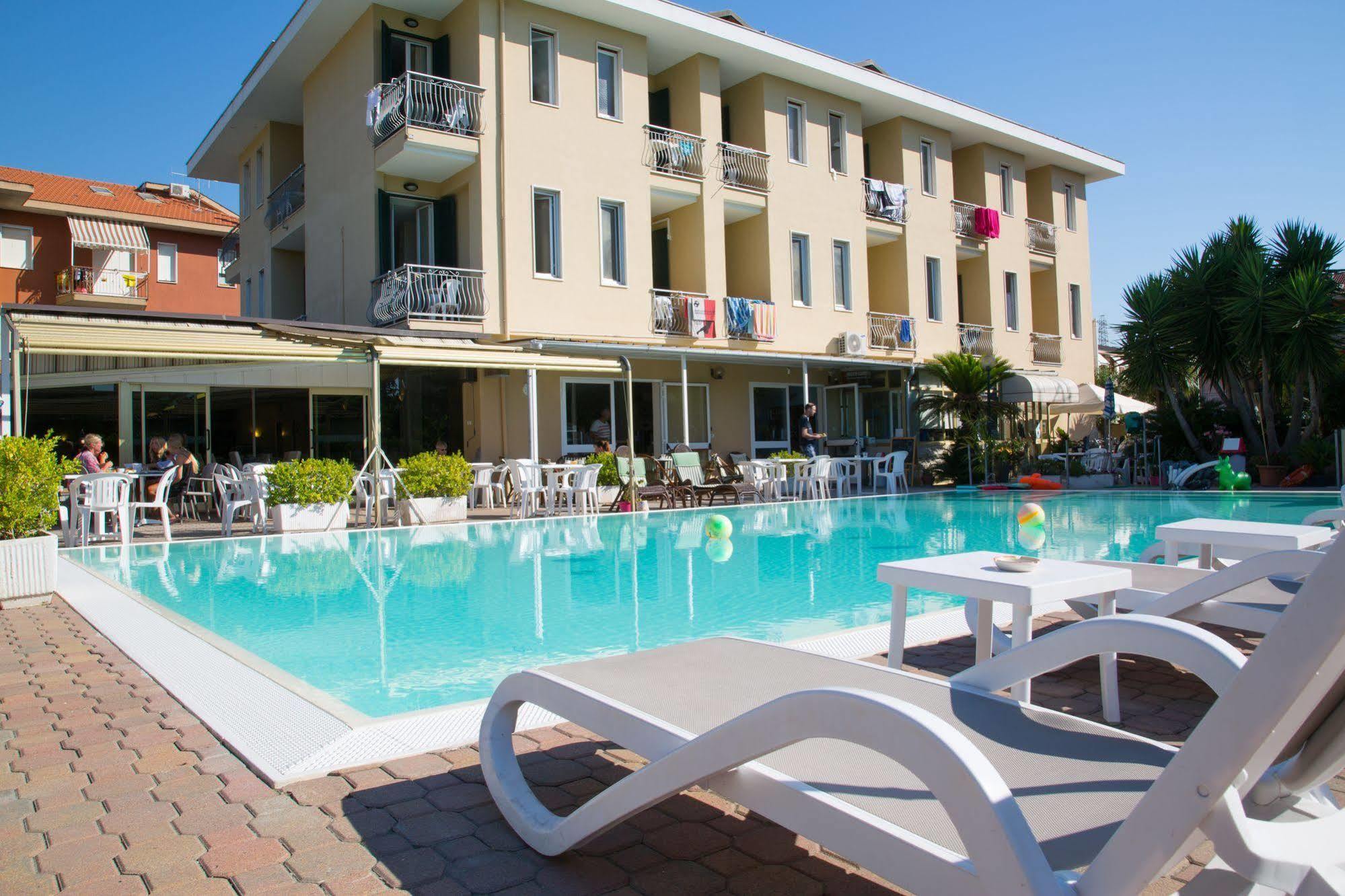 Hotel Delle Mimose Діано-Марина Екстер'єр фото